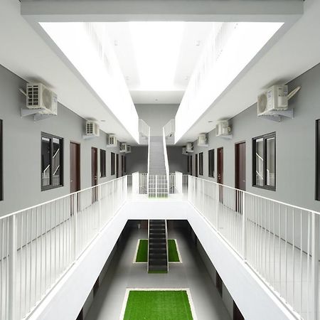 Reddoorz Plus Near Jiexpo Kemayoran Джакарта Екстериор снимка