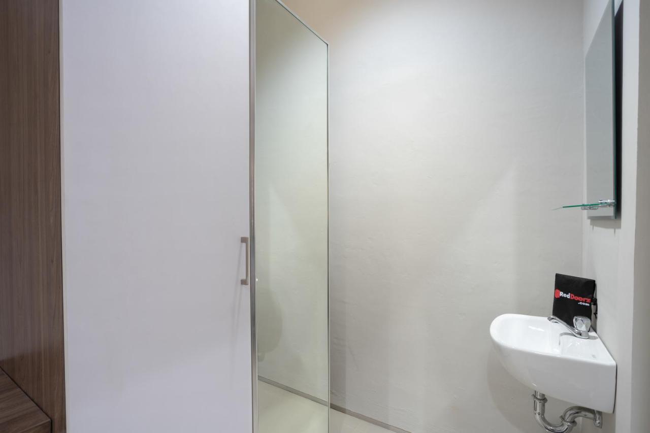 Reddoorz Plus Near Jiexpo Kemayoran Джакарта Екстериор снимка