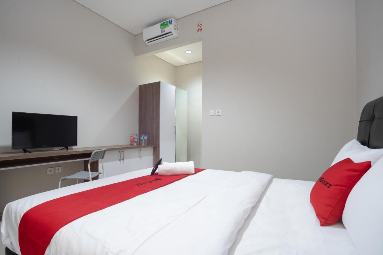 Reddoorz Plus Near Jiexpo Kemayoran Джакарта Екстериор снимка