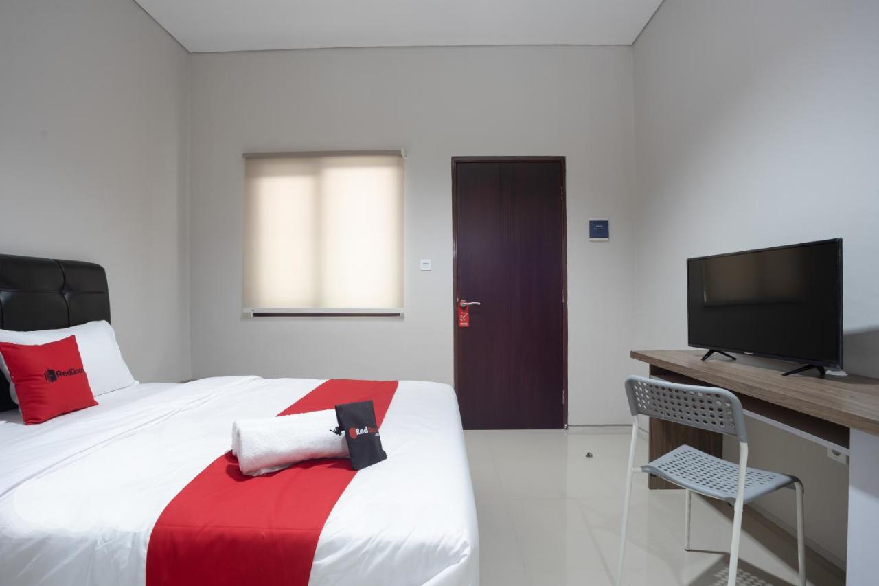 Reddoorz Plus Near Jiexpo Kemayoran Джакарта Екстериор снимка
