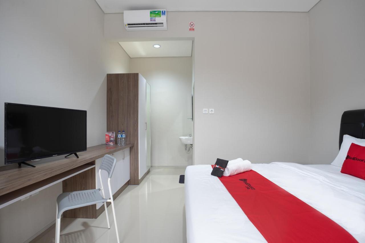 Reddoorz Plus Near Jiexpo Kemayoran Джакарта Екстериор снимка