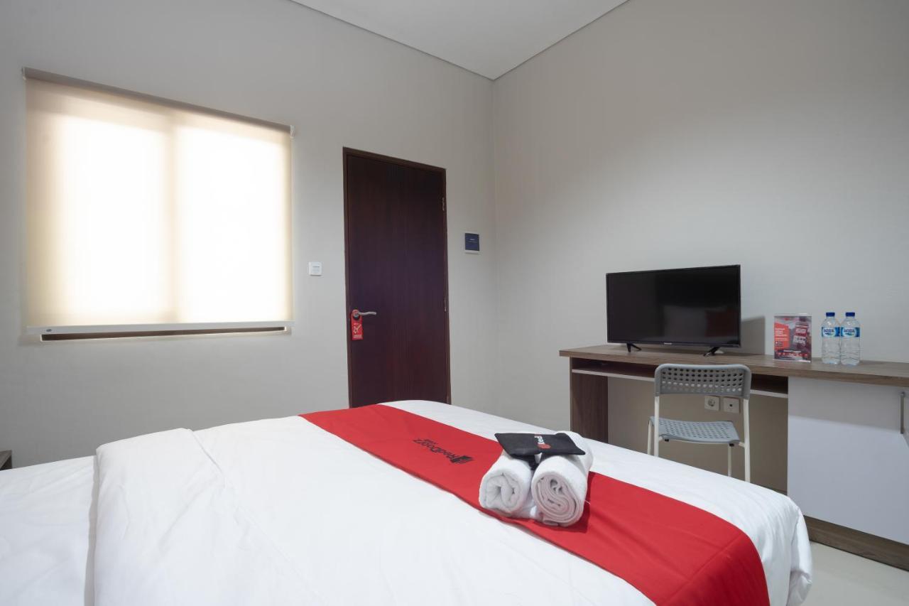 Reddoorz Plus Near Jiexpo Kemayoran Джакарта Екстериор снимка