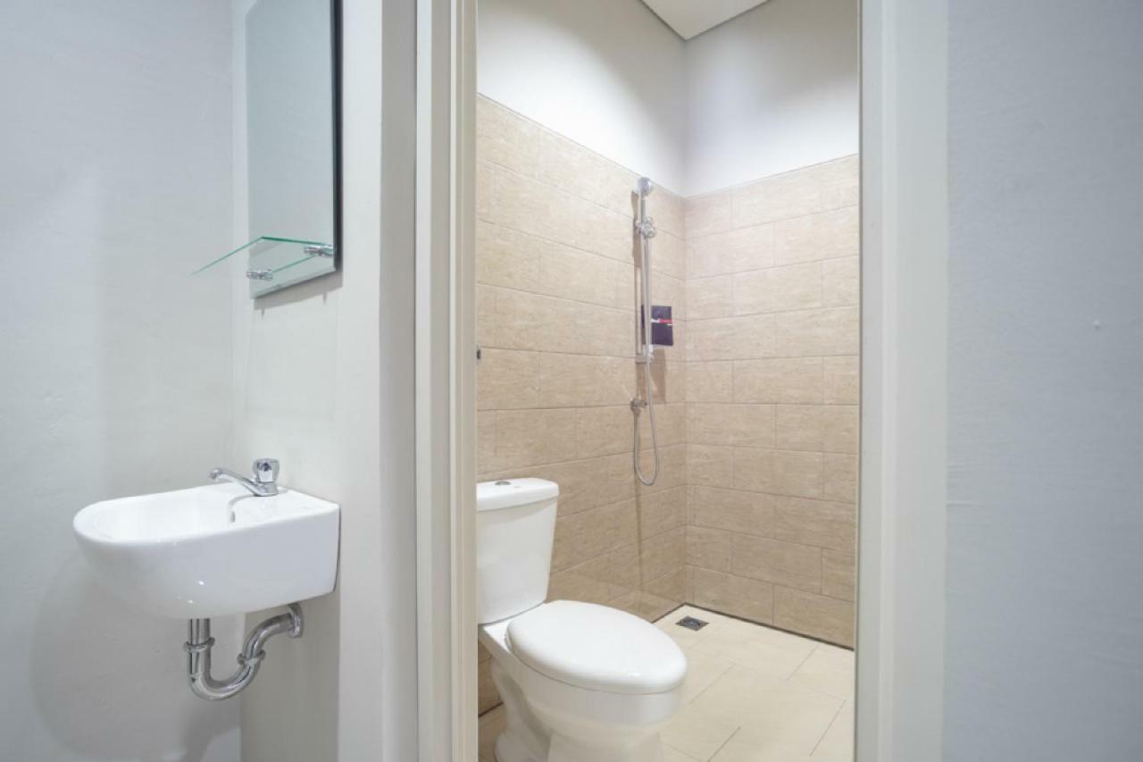 Reddoorz Plus Near Jiexpo Kemayoran Джакарта Екстериор снимка