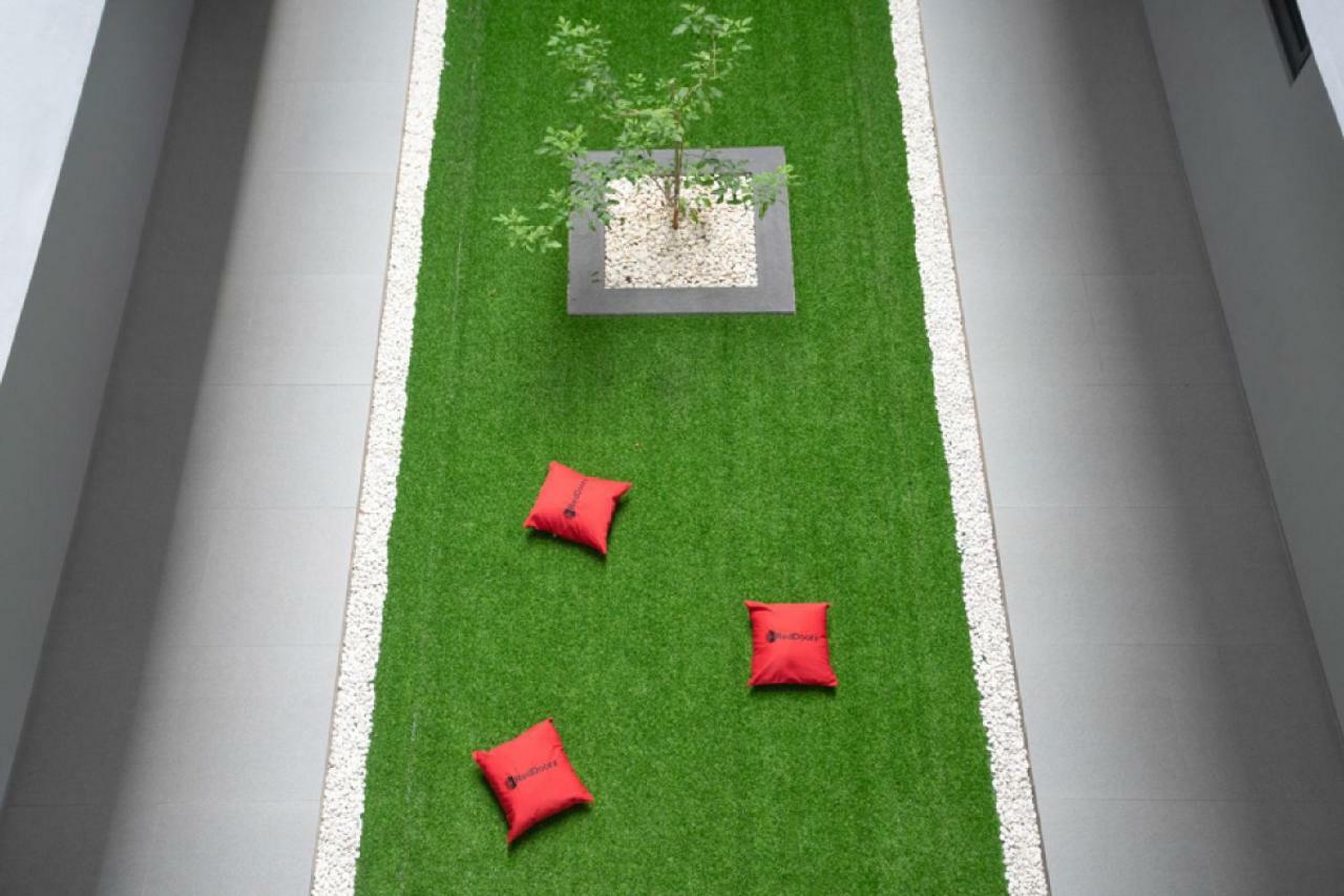 Reddoorz Plus Near Jiexpo Kemayoran Джакарта Екстериор снимка